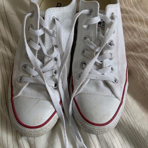 Converse Chucks low top. Excellent condition w/box - Picture 1 of 5